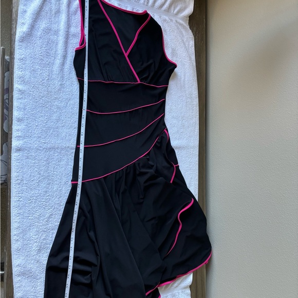 Beautiful dress, cocktail, dance, date night. Elegant. Like new - Picture 5 of 5